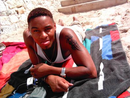 BRUNO A LA PLAGE DE MARSEILLE EN ETE 2005